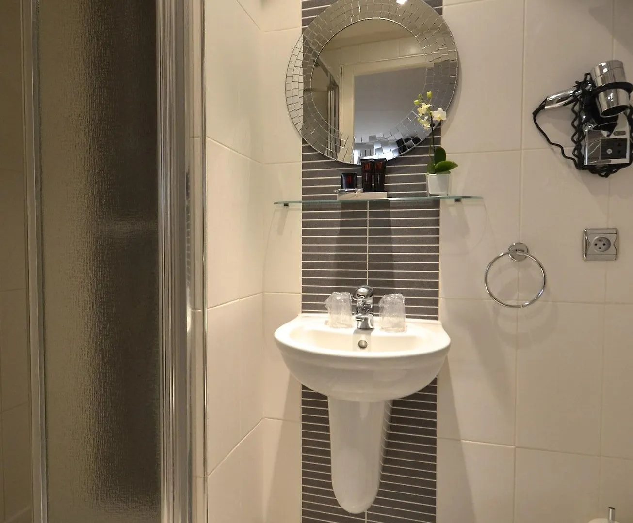 Hotel Arc De Triomphe 3*