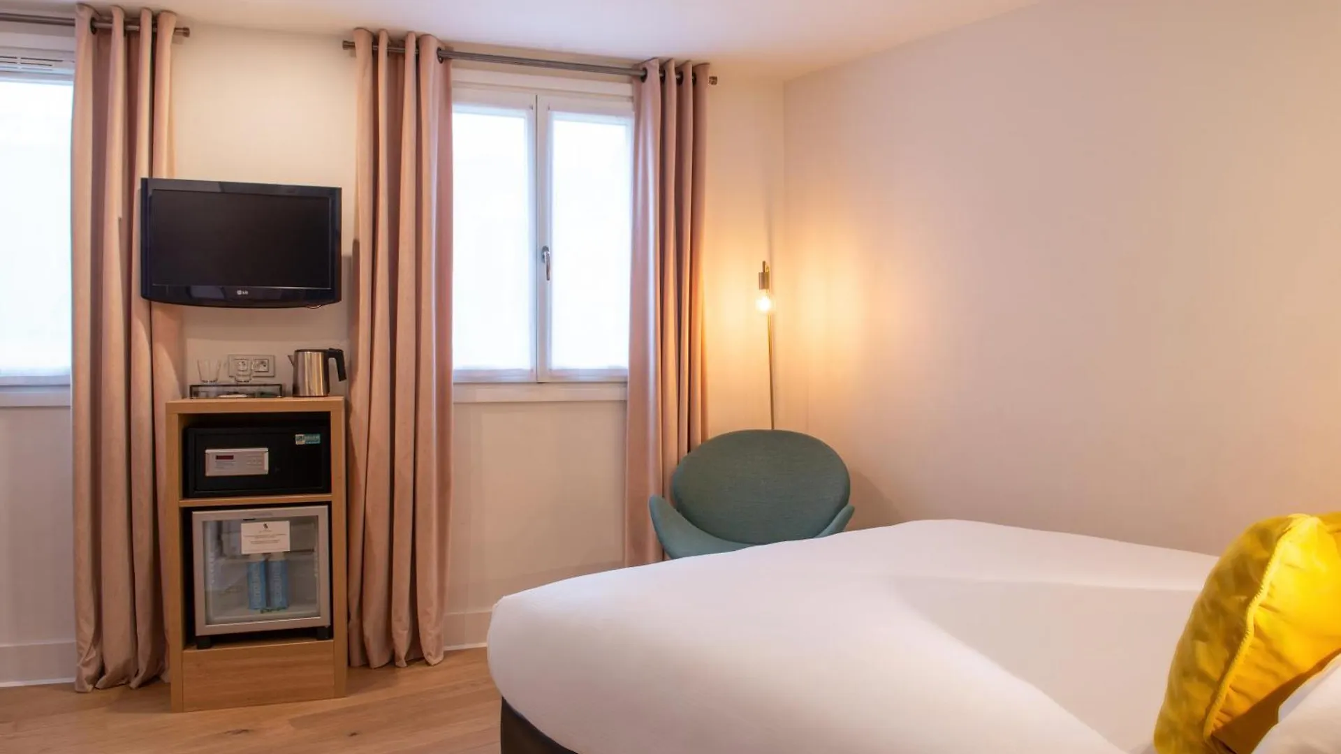 Arc De Triomphe Hotel 3*