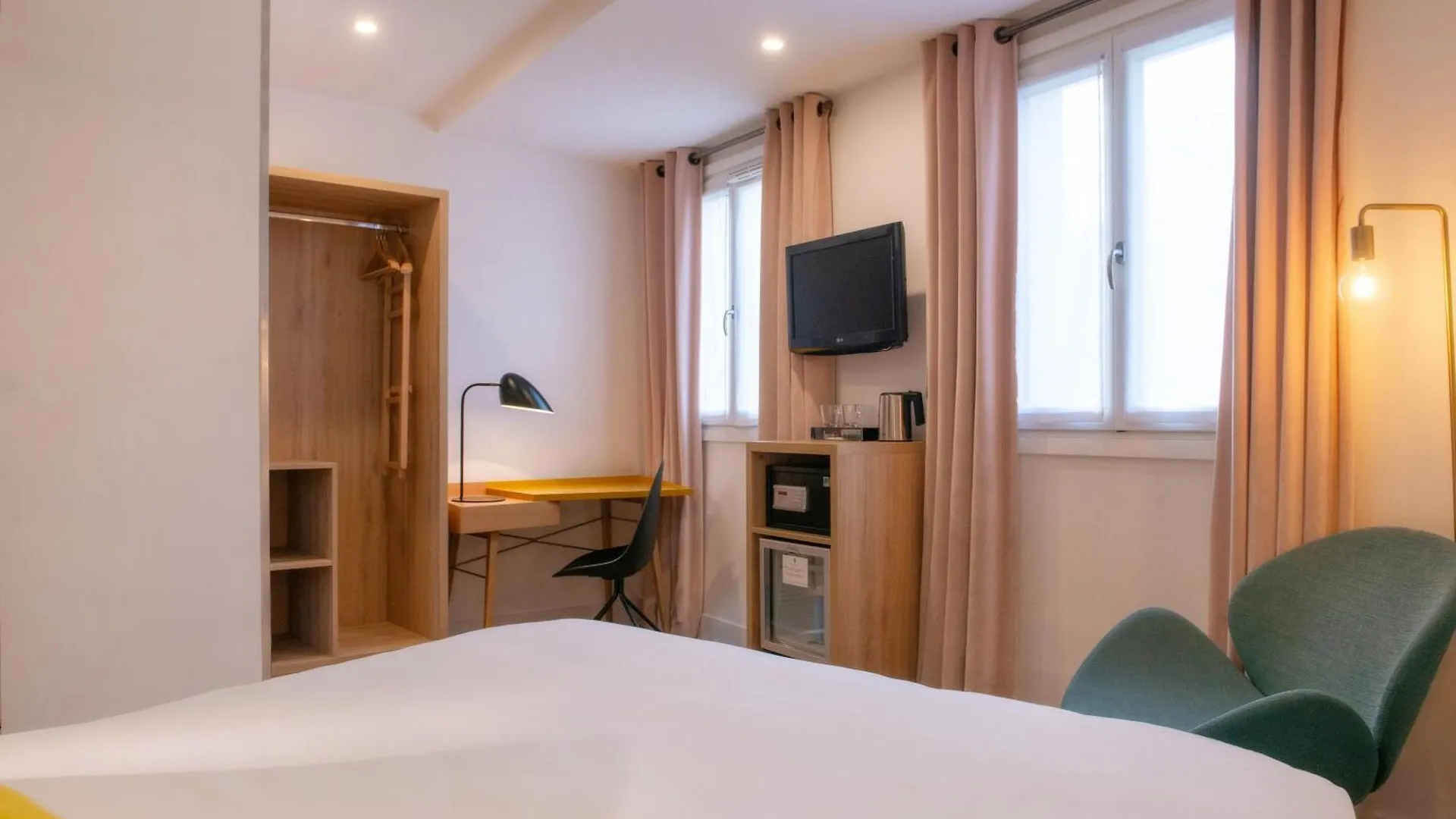 Arc De Triomphe Hotel